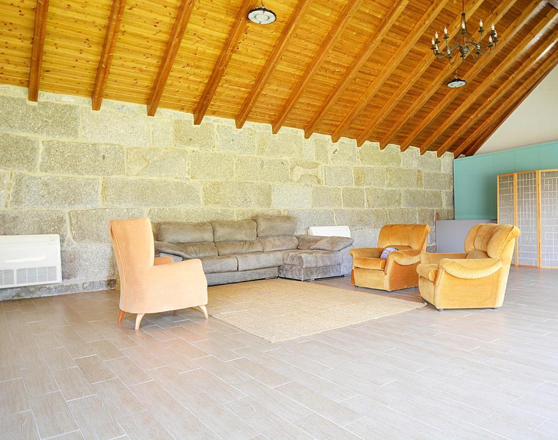 Galihost - Casa Con Precioso Jardin En Vilanova De Arousa Exterior foto