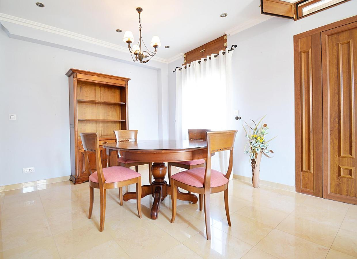 Galihost - Casa Con Precioso Jardin En Vilanova De Arousa Exterior foto