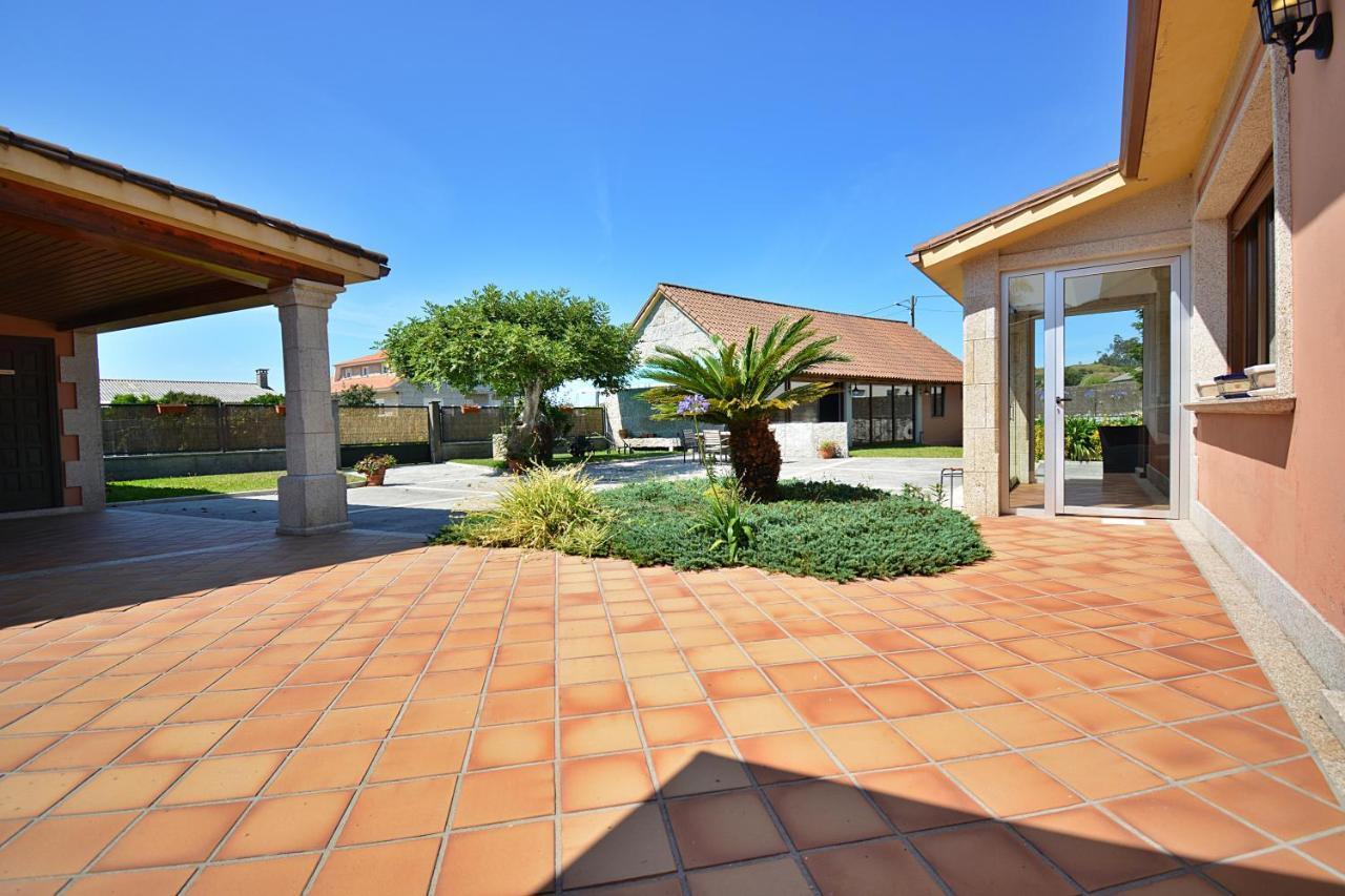Galihost - Casa Con Precioso Jardin En Vilanova De Arousa Exterior foto
